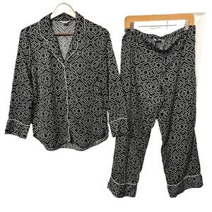 Natori Black & White Geometric Lounge Pajama Set